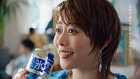 「キリン 氷結」の新テレビCM「CLUB氷結 曲を作ろう篇」より。