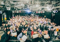 「『人生最後のアルバイト』～インディーズ卒業・入学式イベント～」の様子。