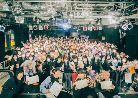 「『人生最後のアルバイト』~インディーズ卒業・入学式イベント~」の様子。