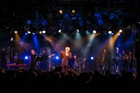 小西康陽とQ.A.S.B.（撮影：森好弘）