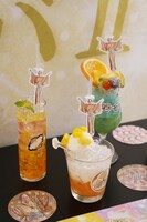 左から「マツケンサンバIIドリンク～踊りあかそう～」「恋せよアミーゴ～南の恋の夜～」「マツケンサンバII ゴールデンフルーツオレ」。