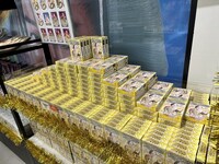 「ビバ～マツケンサンバIIワールドカフェ～オレ！」グッズショップの様子。