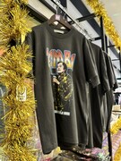 「ビバ～マツケンサンバIIワールドカフェ～オレ！」グッズショップの様子。