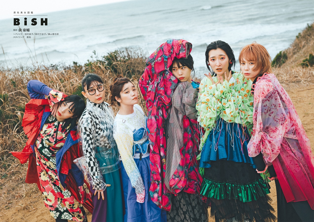 人気画像5位は「BiSH、解散間際で盛大に文春される」より、「週刊BiSH春」カット。