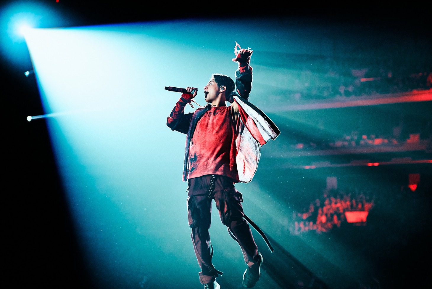 「ONE OK ROCK 2023 LUXURY DISEASE JAPAN TOUR」の様子。（photo by Kazushi Hamano）