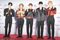 レッドカーペットに登場したJUST B。