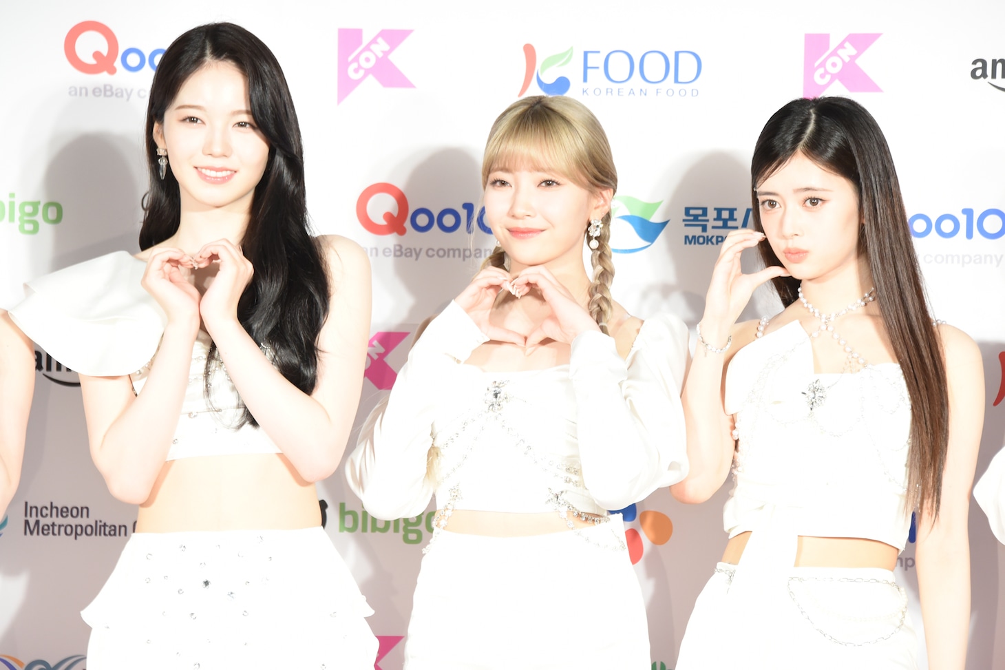 左からAYAKA、MAYUKA、RIMA。