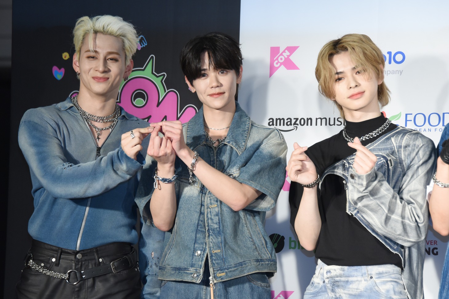 左から西洸人、藤牧京介、松田迅。