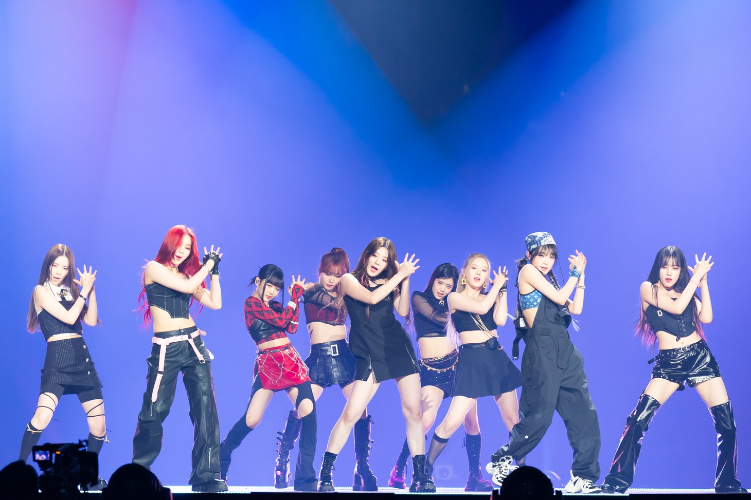 NiziU、STAYC、YENA、Kep1erのコラボステージの様子。 (c)CJ ENM Co., Ltd, All Rights Reserved