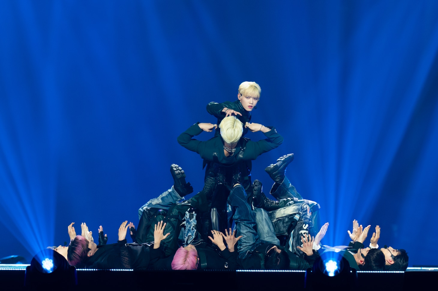 INIのカバーステージの様子。 (c)CJ ENM Co., Ltd, All Rights Reserved