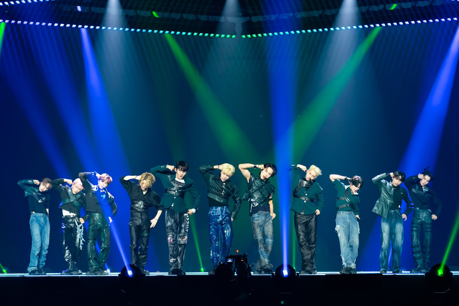 INIのカバーステージの様子。 (c)CJ ENM Co., Ltd, All Rights Reserved