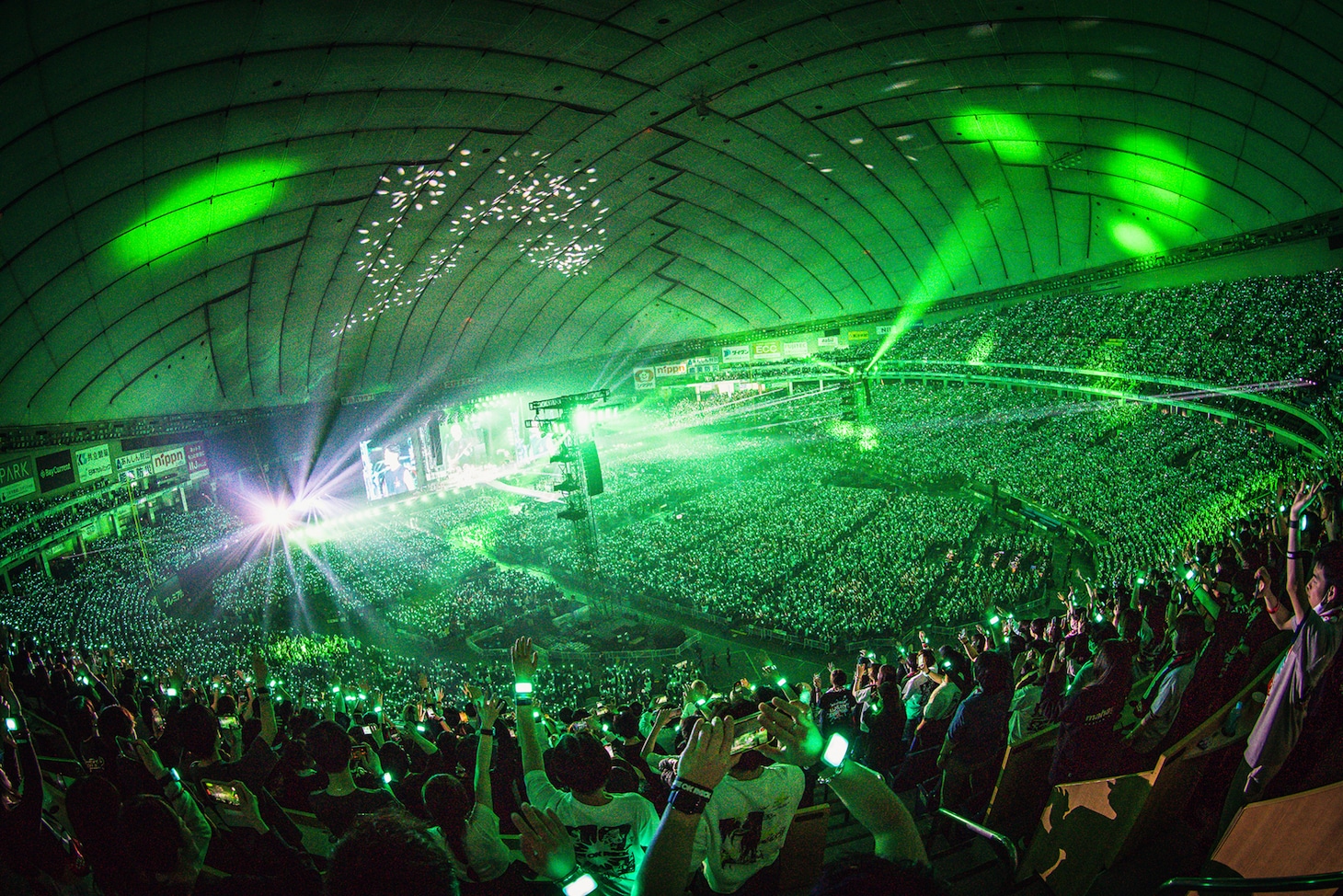 「ONE OK ROCK 2023 LUXURY DISEASE JAPAN TOUR」の様子。（photo by Rui Hashimoto [SOUND SHOOTER]）
