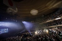 ExWHYZの日本武道館公演の様子。（Photo by Kenta Sotobayashi）