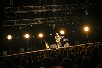 「ライブナタリー “Creepy Nuts × 竹原ピストル”」より竹原ピストルのライブの様子。（撮影：高田梓）