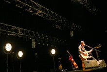 「ライブナタリー “Creepy Nuts × 竹原ピストル”」より竹原ピストルのライブの様子。（撮影：高田梓）