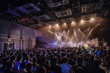 青山吉能バースデーライブ「されど空の青さを知る」の様子。（撮影：佐藤広理）