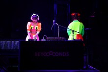 「BEYOOOOONDS CONCERT TOUR『NEO BEYO at BUDOOOOOKAN!!!!!!!!!!!!』」の様子。