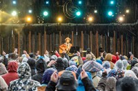 「FUJI＆SUN'23」ハナレグミのステージの様子。