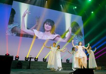 中島由貴「中島由貴LIVE TOUR 2023～サファイア～」東京・LINE CUBE SHIBUYA（渋谷公会堂）公演の様子。（写真提供：NBCユニバーサル・エンターテイメントジャパン）