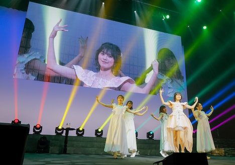 中島由貴「中島由貴LIVE TOUR 2023~サファイア~」東京・LINE CUBE SHIBUYA(渋谷公会堂)公演の様子。(写真提供:NBCユニバーサル・エンターテイメントジャパン)