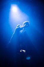 もさを。「LIVE TOUR『こいのうた』」東京・LIQUIDROOM公演より。（Photo by Taku Fujii）