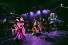 ゴホウビ「ゴホウビ ONEMAN LIVE "Home Sweet Home!! Vol.1"」の様子。（撮影：鈴木友莉）