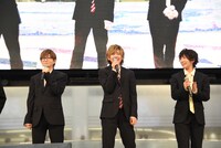 左から武器屋桃太郎、赤園虎次郎、瀬斗光黄。