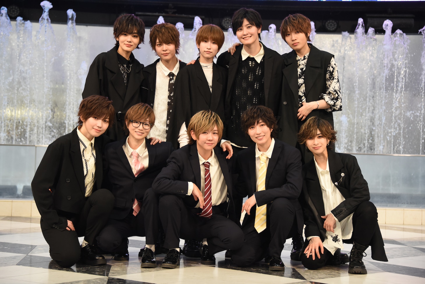 風男塾と武器屋桃太郎、赤園虎次郎、瀬斗光黄。
