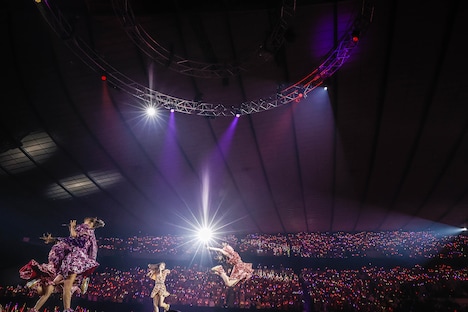 「行くぜっ！怪盗少女 -ZZ ver.-」のエビ反りジャンプの瞬間。