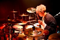 ゆうや（Dr）（撮影：今元秀明）