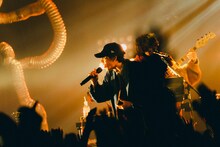 「PEOPLE 1 2022 AW TOUR “嘘だらけのPEOPLE 1” 再振替公演」の様子。（Photo by renzo masuda）