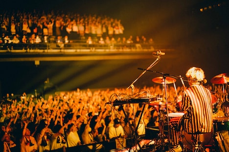 「PEOPLE 1 2022 AW TOUR “嘘だらけのPEOPLE 1” 再振替公演」の様子。(Photo by renzo masuda)