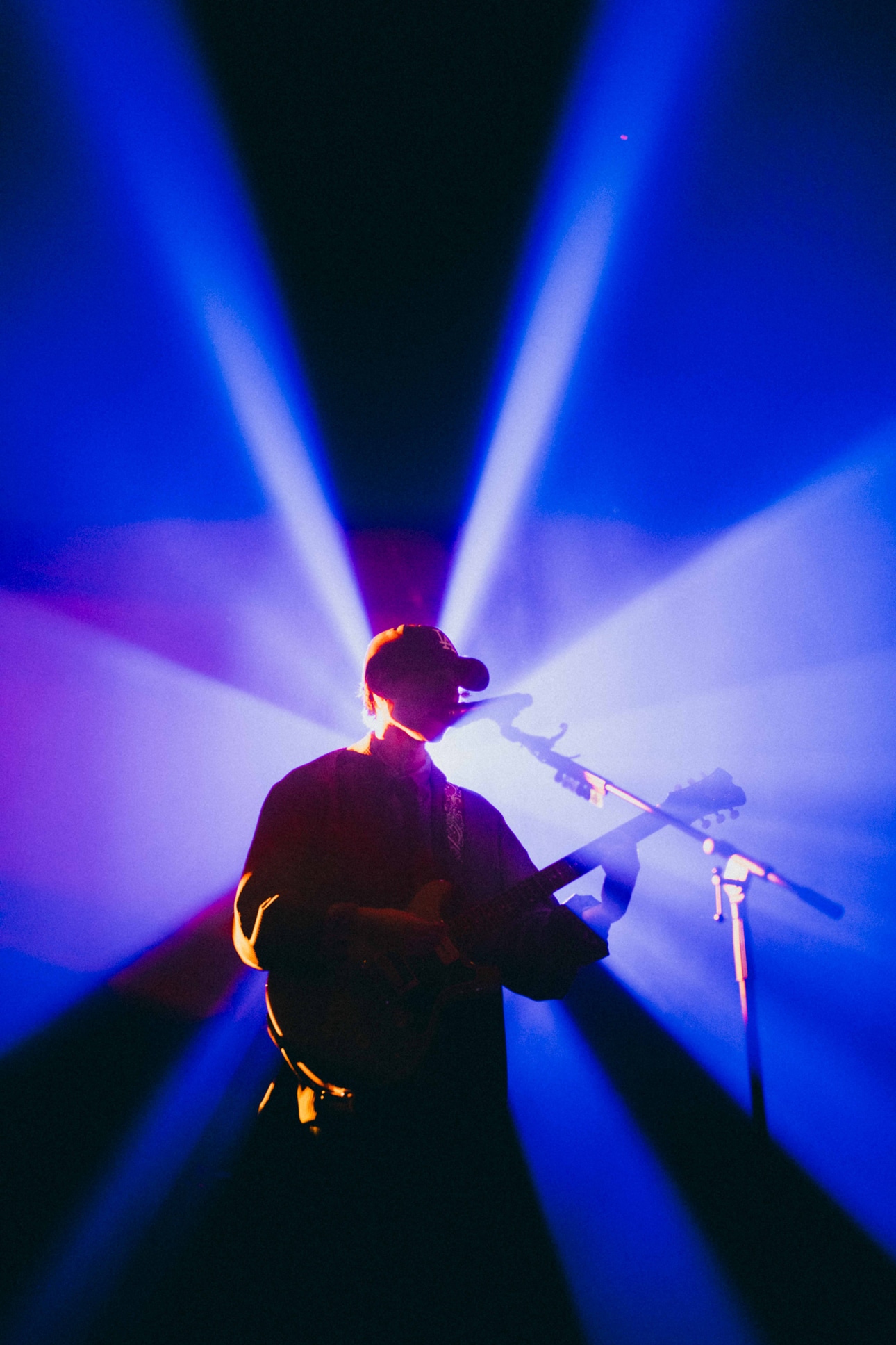 Ito（Vo, G）（Photo by renzo masuda）