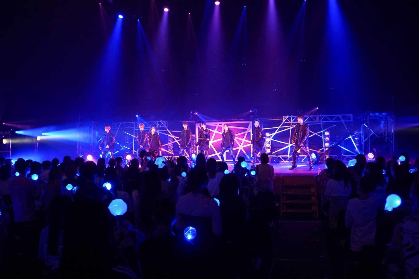 「SUPER★DRAGON LIVE TOUR2023『∞~INFINITY~』」初日公演の様子。（写真提供：SDR）