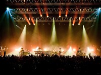 マカロニえんぴつ「マカロックツアーvol.15 ～あやかりたい！煌めきビューチフルセッション編～」より5月18日 の東京・Zepp DiverCity（TOKYO）公演の様子。（撮影：酒井ダイスケ）