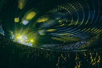「Aimer Arena Tour 2023 -nuit immersive-」大阪城ホール公演の様子。（撮影：松本いづみ）