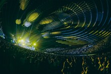 「Aimer Arena Tour 2023 -nuit immersive-」大阪城ホール公演の様子。（撮影：松本いづみ）