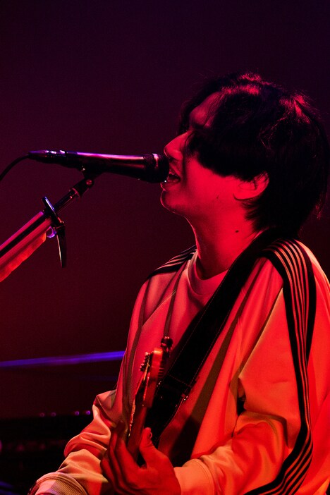 はっとり（Vo, G / マカロニえんぴつ）（Photo by Daisuke Sakai）