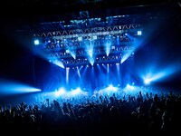 「マカロックツアーvol.15 ～あやかりたい！煌めきビューチフルセッション編～」最終公演の様子。（Photo by Daisuke Sakai）