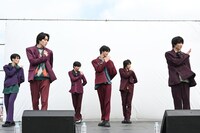 「Foxy Grape」のパフォーマンスの様子。