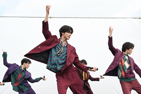 「Foxy Grape」のパフォーマンスの様子。