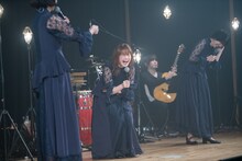 トークで盛り上がるNegicco。