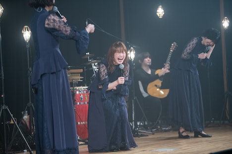 トークで盛り上がるNegicco。