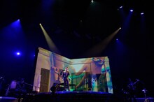 郷ひろみ「Hiromi Go Concert Tour 2023 NEW INTENTIONS」東京・府中の森芸術劇場 どりーむホール公演の様子。