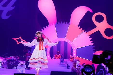 佐々木彩夏「AYAKA NATION 2023 in YOKOHAMA Arena ～FRIENDS～」の様子。