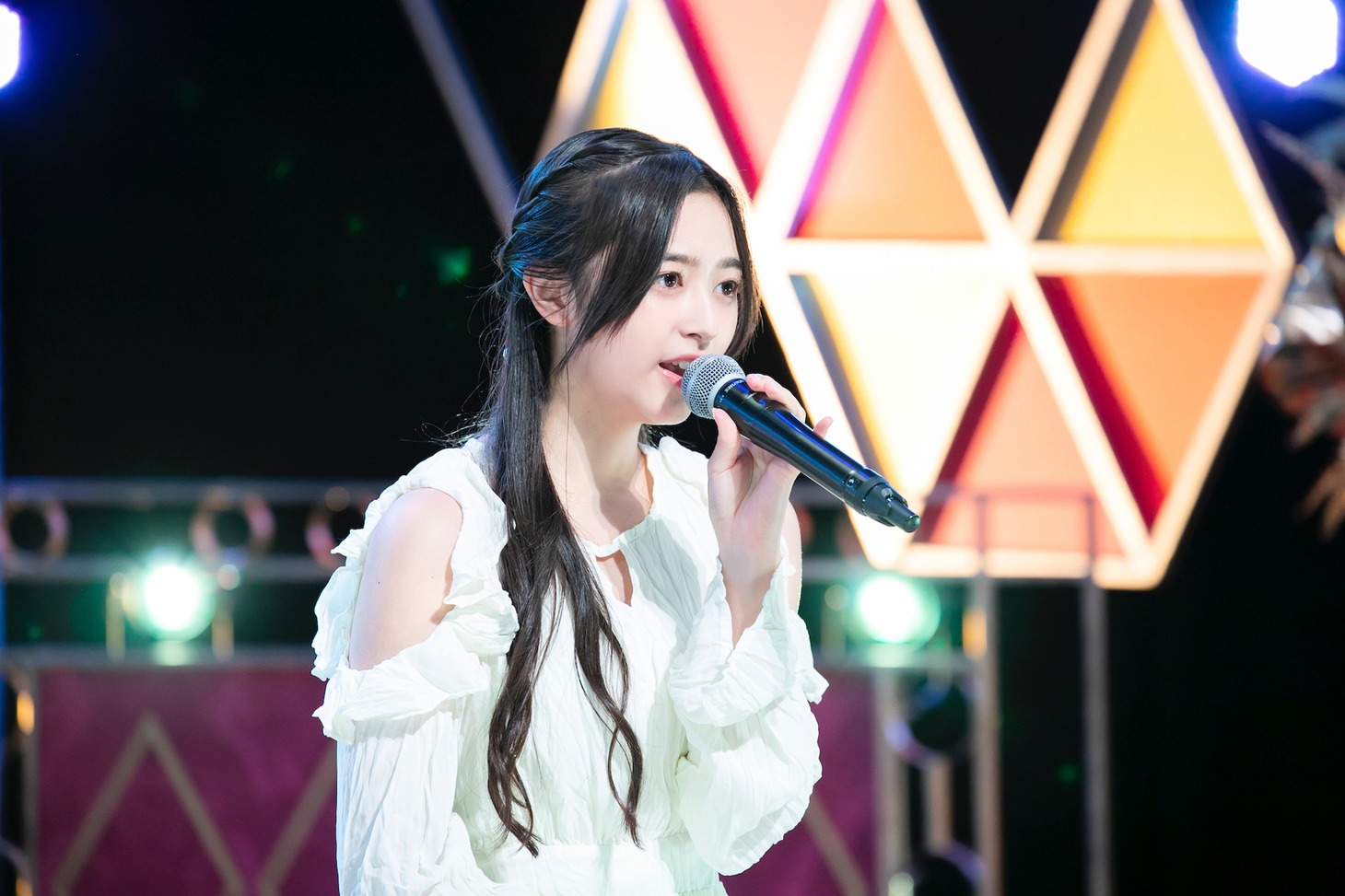 「新・乃木坂スター誕生！ 第3巻」より。(c)「新・乃木坂スター誕生！」製作委員会