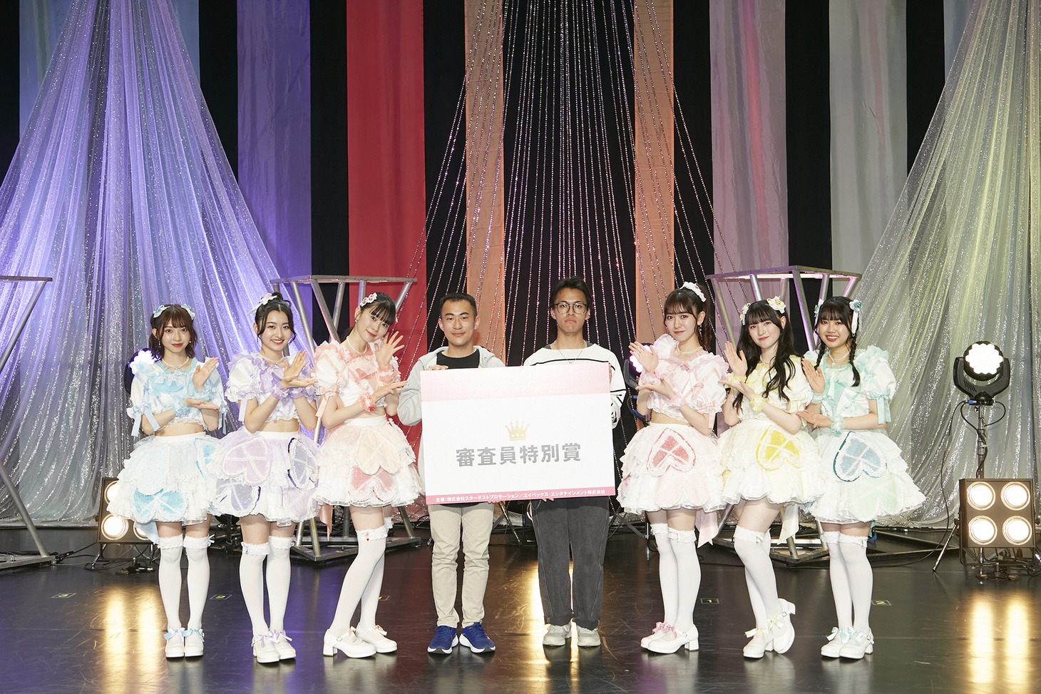審査員特別賞を受賞した群馬県立桐生工業高等学校Aの生徒。（提供：エイベックス）