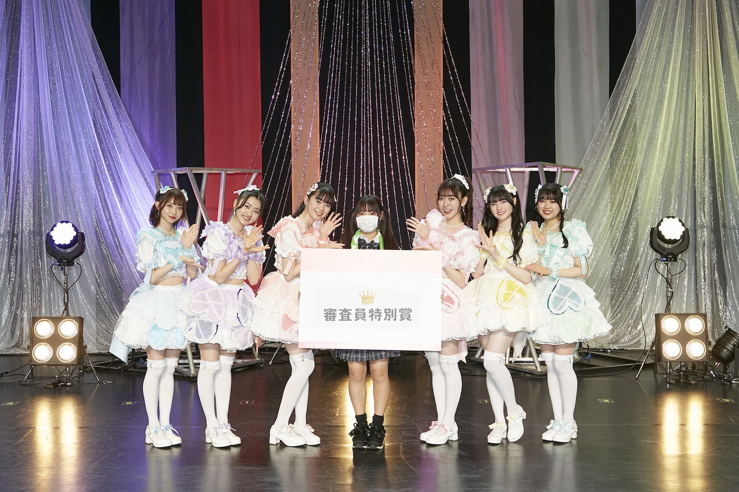審査員特別賞を受賞した東京都立富士森高等学校の生徒。（提供：エイベックス）