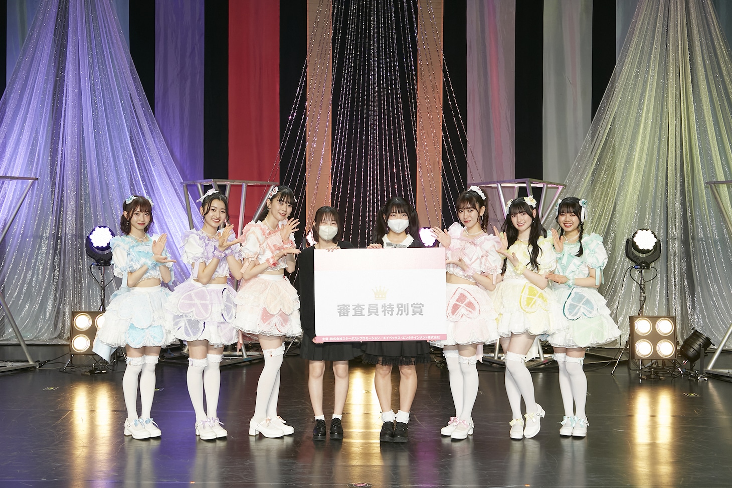 審査員特別賞を受賞した静岡北高等学校の生徒。（提供：エイベックス）