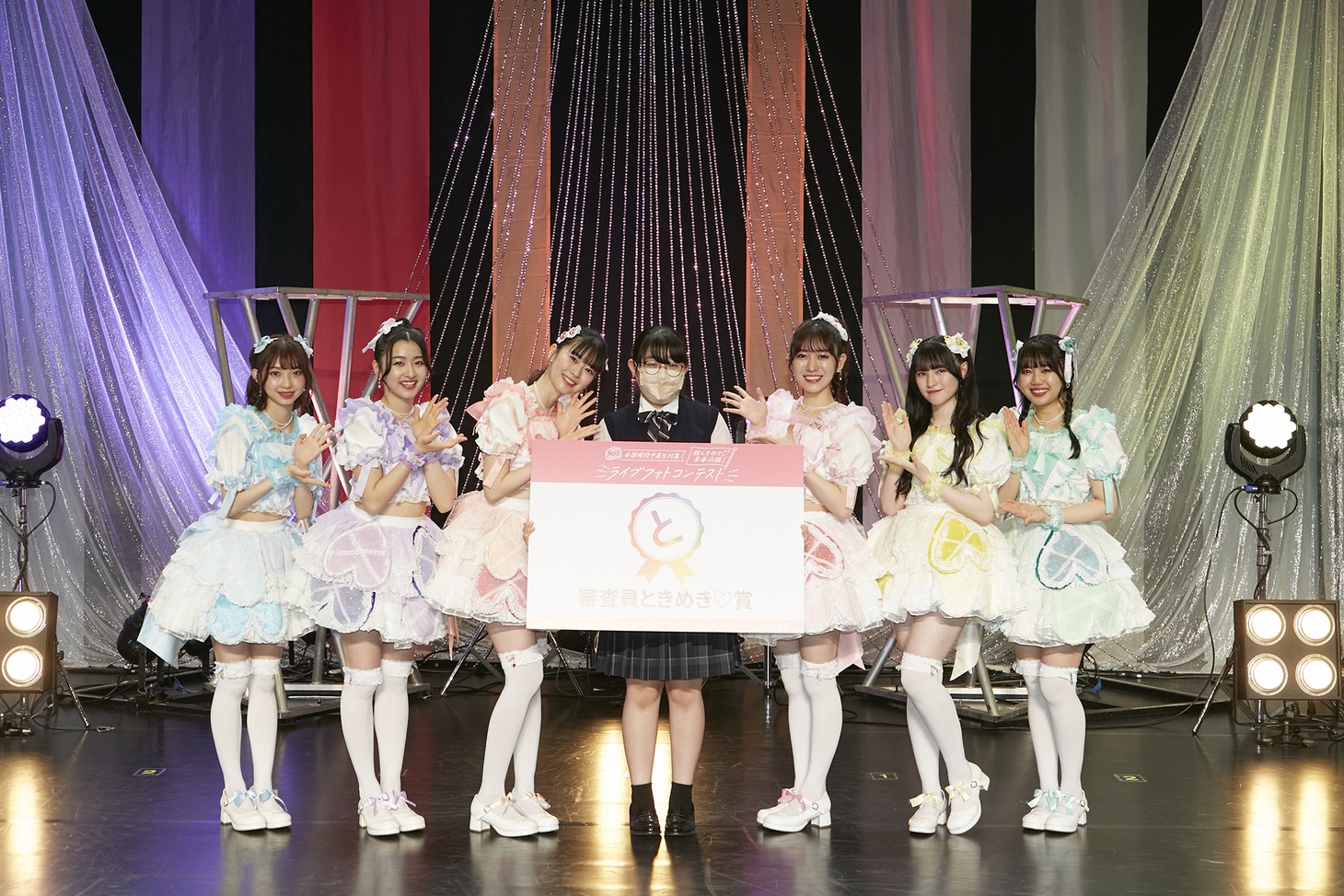 審査員ときめき♡賞を受賞した岩瀬日本大学高等学校の生徒。（提供：エイベックス）